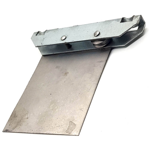 Петля/контрпетля дверцы духовки Ново-Вятка левая НМЗ Петля/контрпетля дверцы духовки Ново-Вятка левая НМЗ