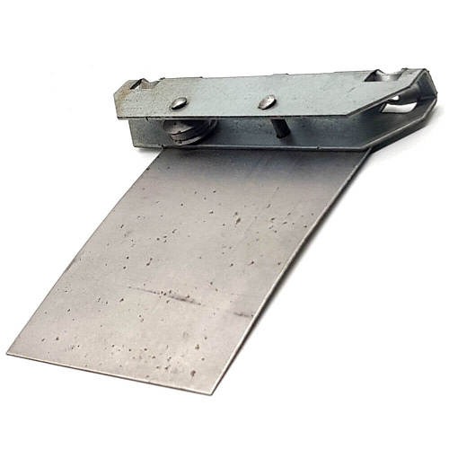 Петля/контрпетля дверцы духовки Ново-Вятка. правая НМЗ Петля/контрпетля дверцы духовки Ново-Вятка. правая НМЗ